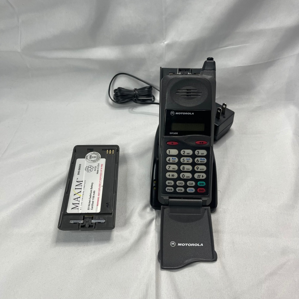 Vintage Motorola DPC650 Flip Cell Phone Bundle Retro TESTED Working
